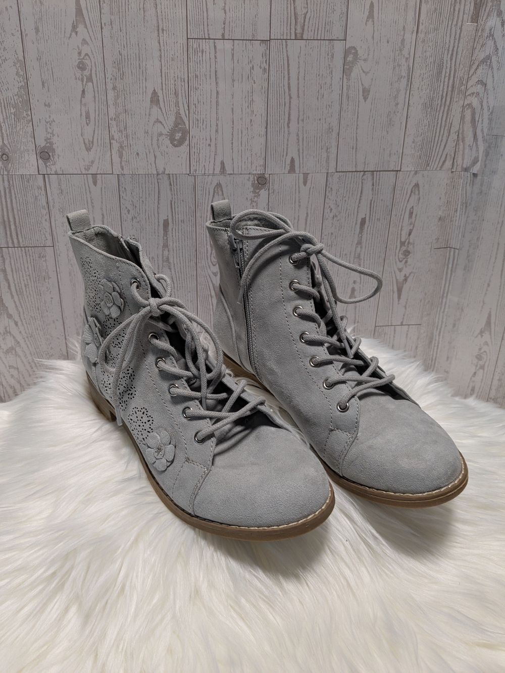 Kohl's Women's Gray Lace-Up Flower Accent Ankle Boots